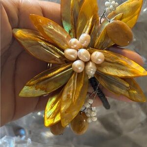 Elegant Gold Floral Pearl bracelet